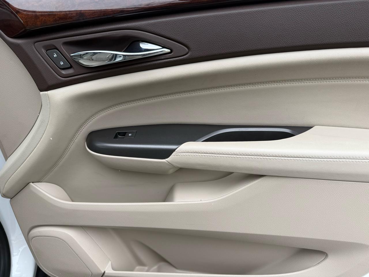 Cadillac SRX Luxury AWD 2012