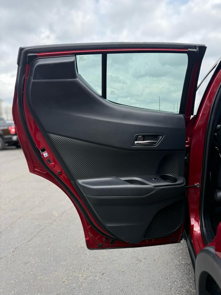 Toyota C-HR XLE 2018