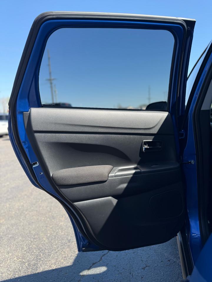 Mitsubishi Outlander Sport  2017