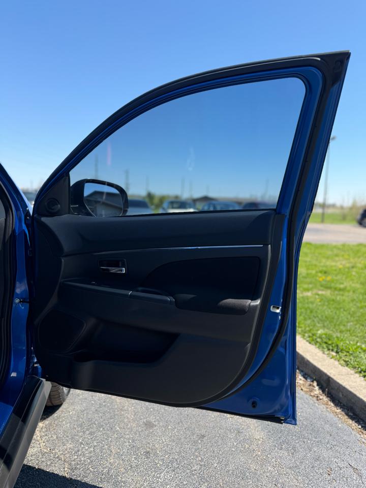 Mitsubishi Outlander Sport  2017