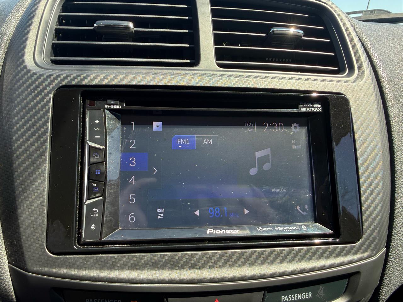 Mitsubishi Outlander Sport  2017