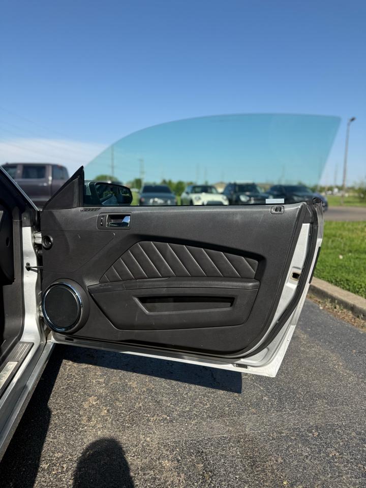 Ford Mustang V6 Convertible 2014