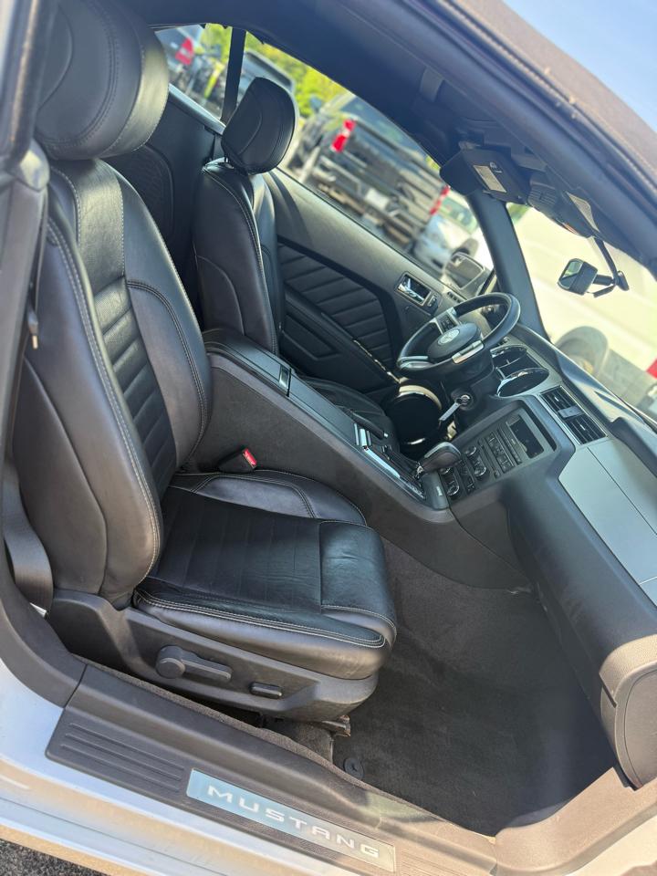 Ford Mustang V6 Convertible 2014