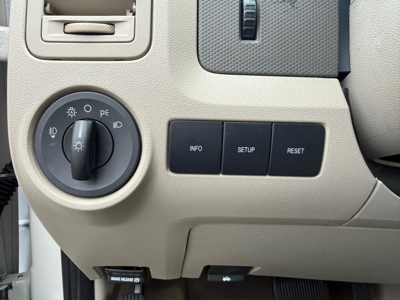 Ford Escape XLT FWD 2011