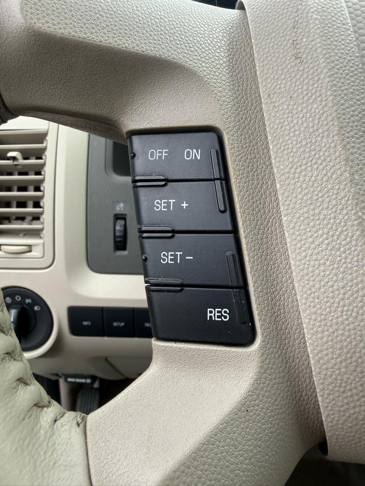 Ford Escape XLT FWD 2011