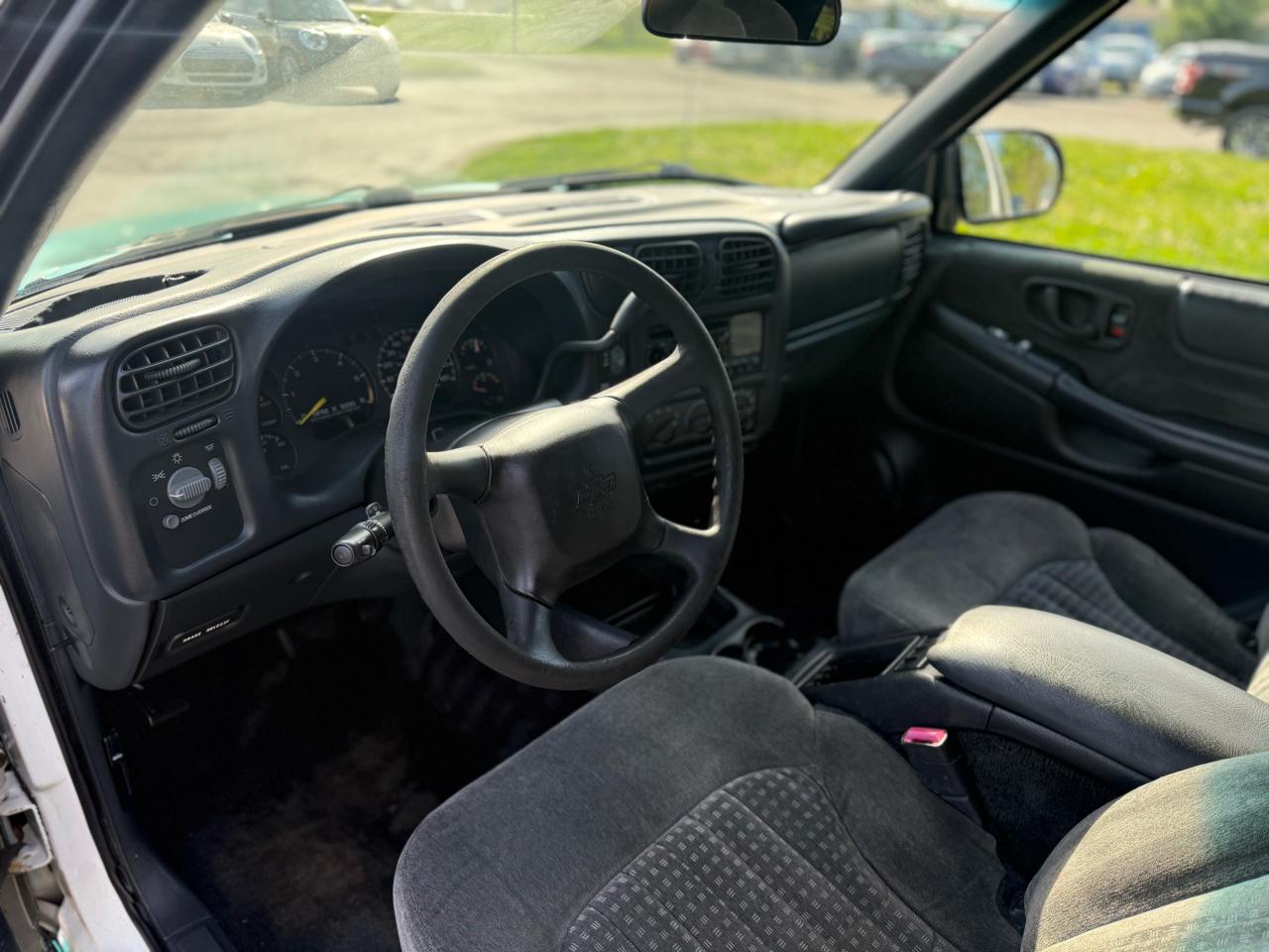 Chevrolet Blazer LS 2-Door 2WD 2001