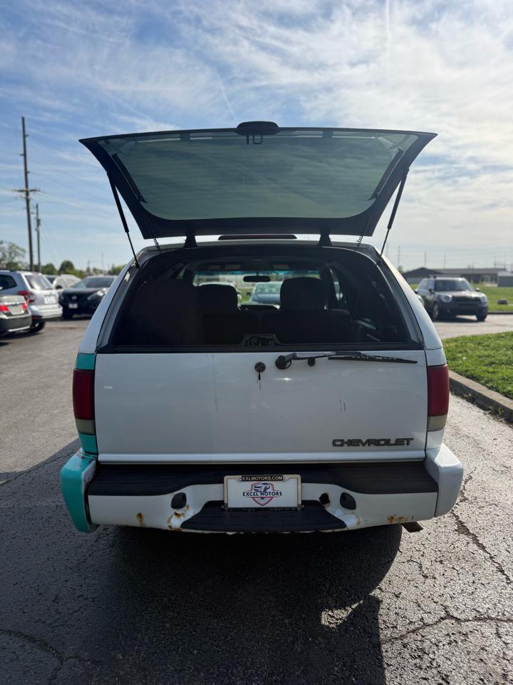 Chevrolet Blazer LS 2-Door 2WD 2001