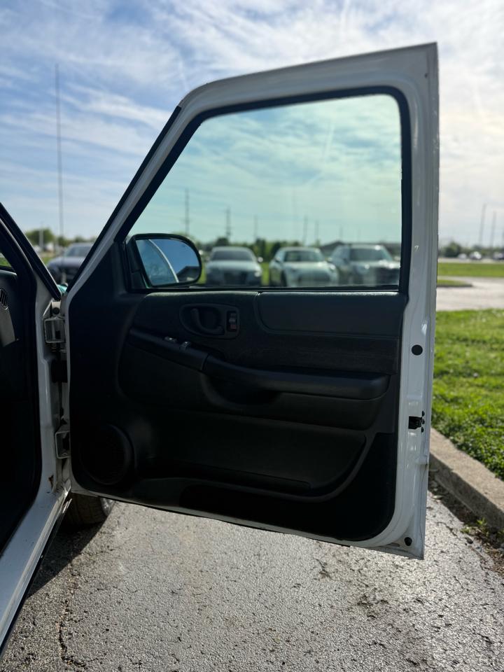 Chevrolet Blazer LS 2-Door 2WD 2001