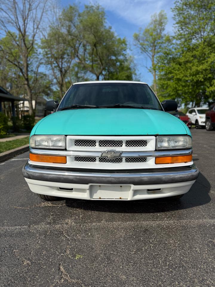 Chevrolet Blazer LS 2-Door 2WD 2001