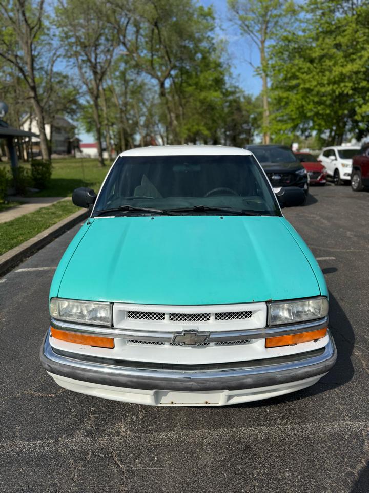 Chevrolet Blazer LS 2-Door 2WD 2001