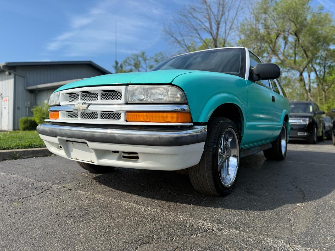 Chevrolet Blazer LS 2-Door 2WD 2001