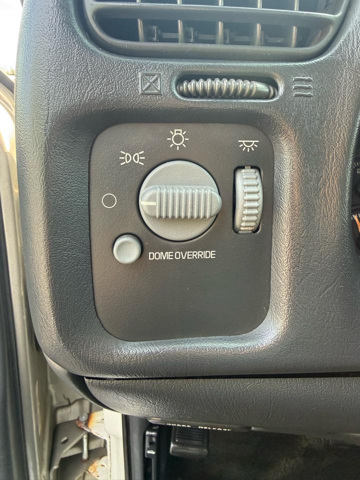 Chevrolet Blazer LS 2-Door 2WD 2001