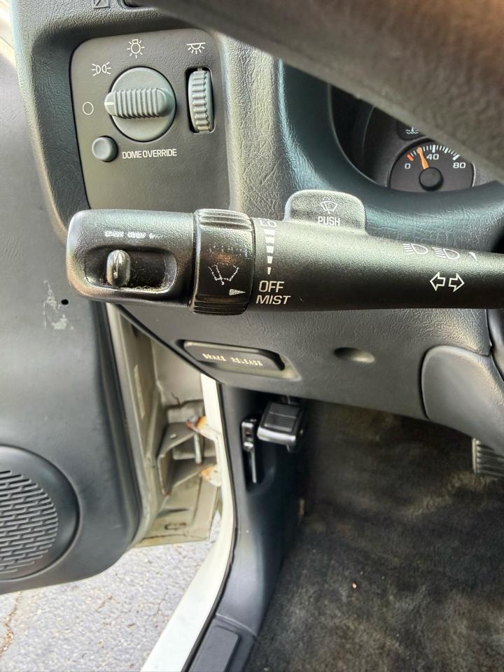 Chevrolet Blazer LS 2-Door 2WD 2001