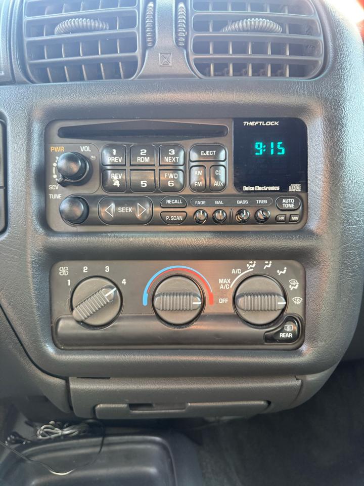 Chevrolet Blazer LS 2-Door 2WD 2001