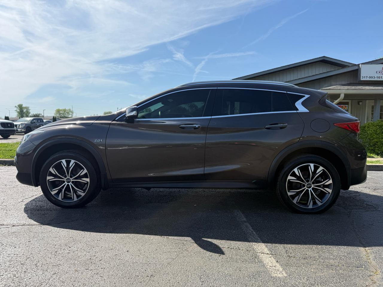 Infiniti QX30 Luxury AWD 2017