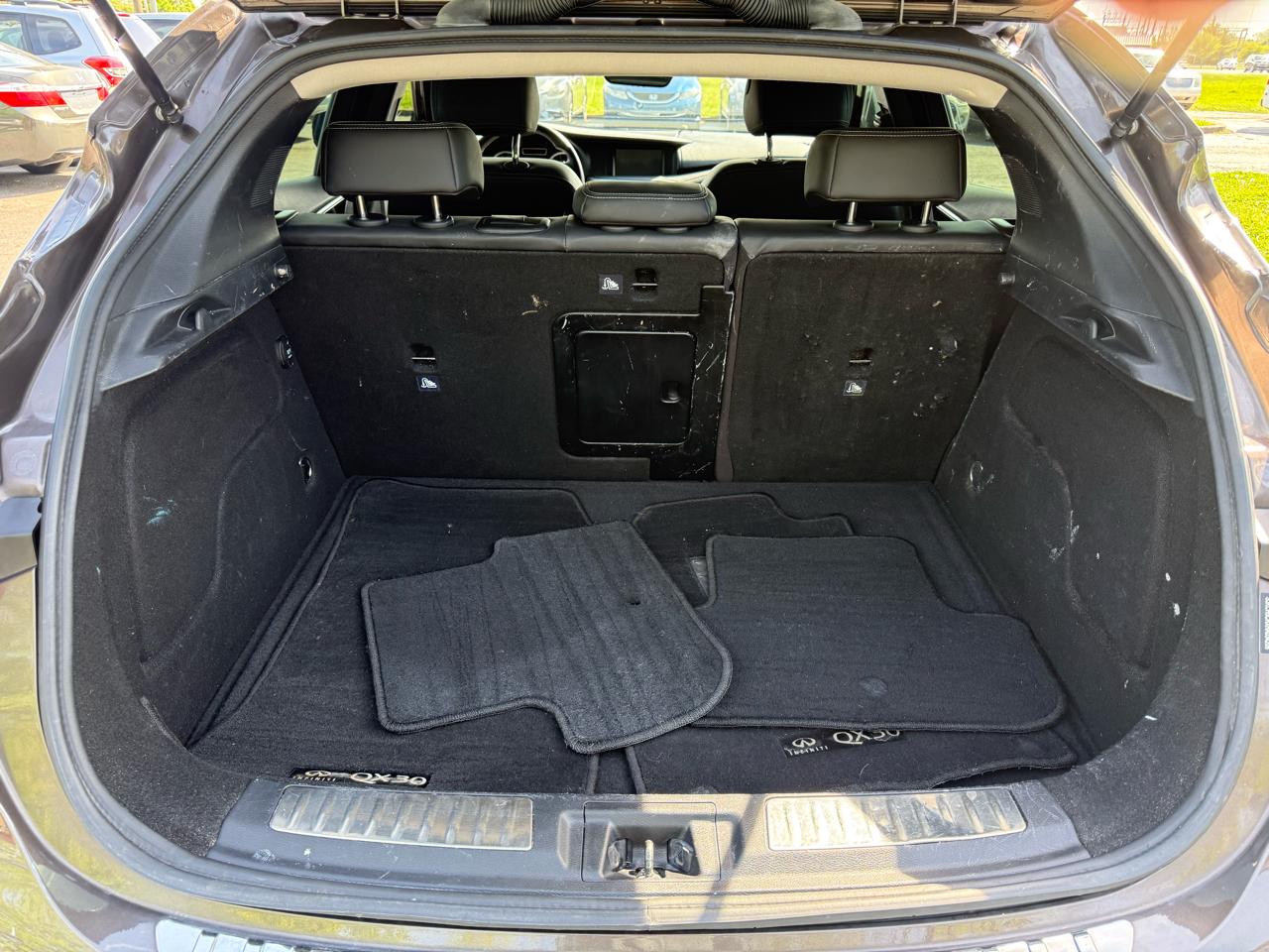 Infiniti QX30 Luxury AWD 2017