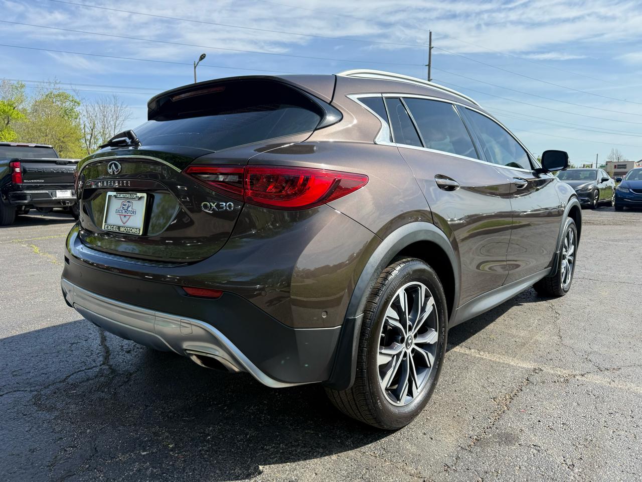Infiniti QX30 Luxury AWD 2017