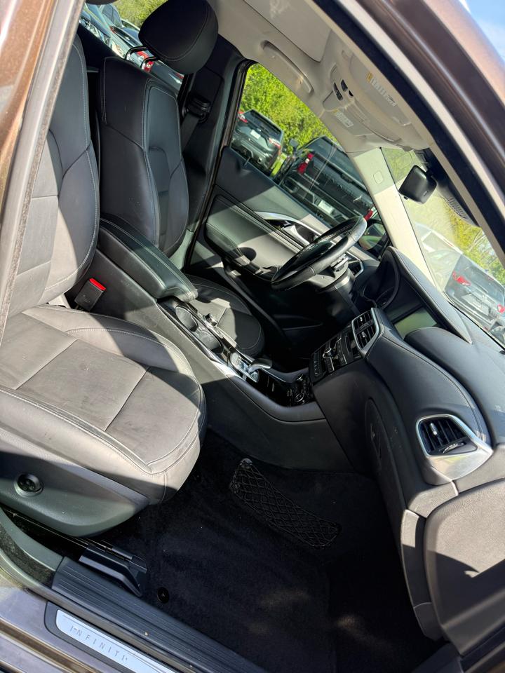 Infiniti QX30 Luxury AWD 2017