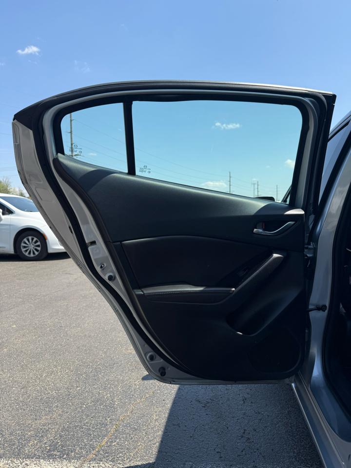 Mazda MAZDA3 4dr Sdn Auto s Touring 2018