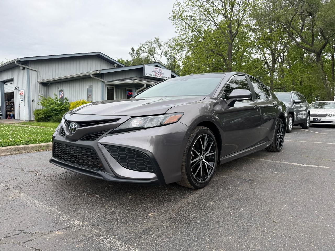 Toyota Camry SE 2022