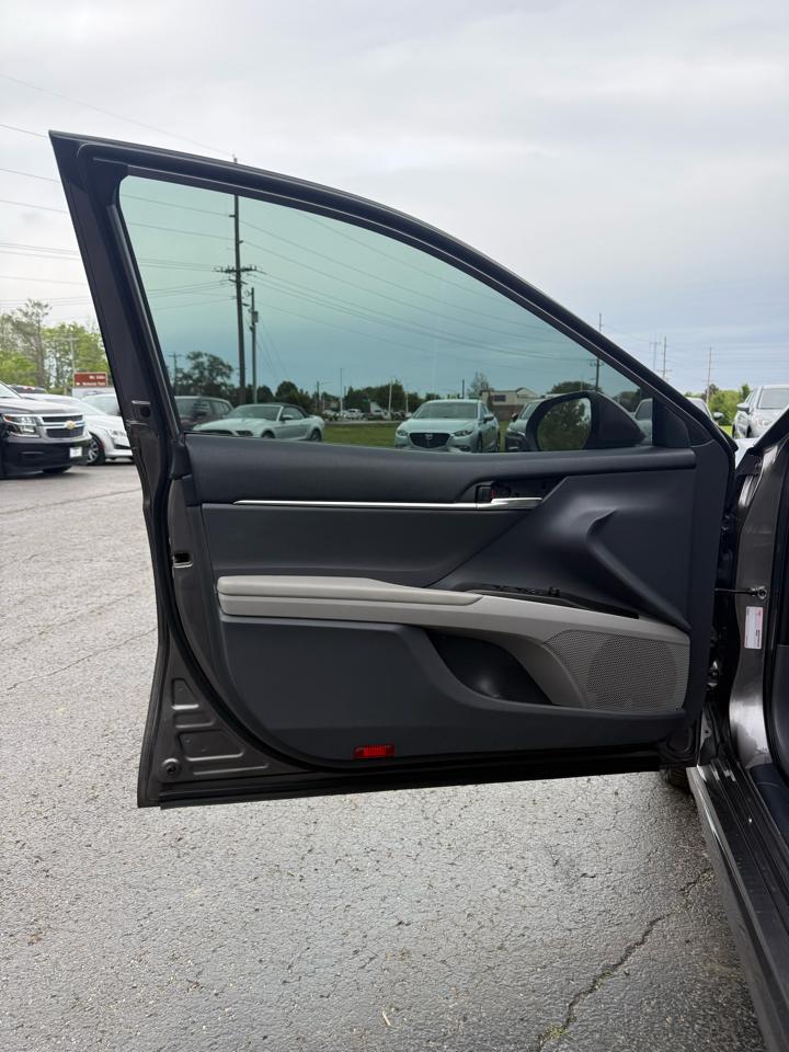 Toyota Camry SE 2022