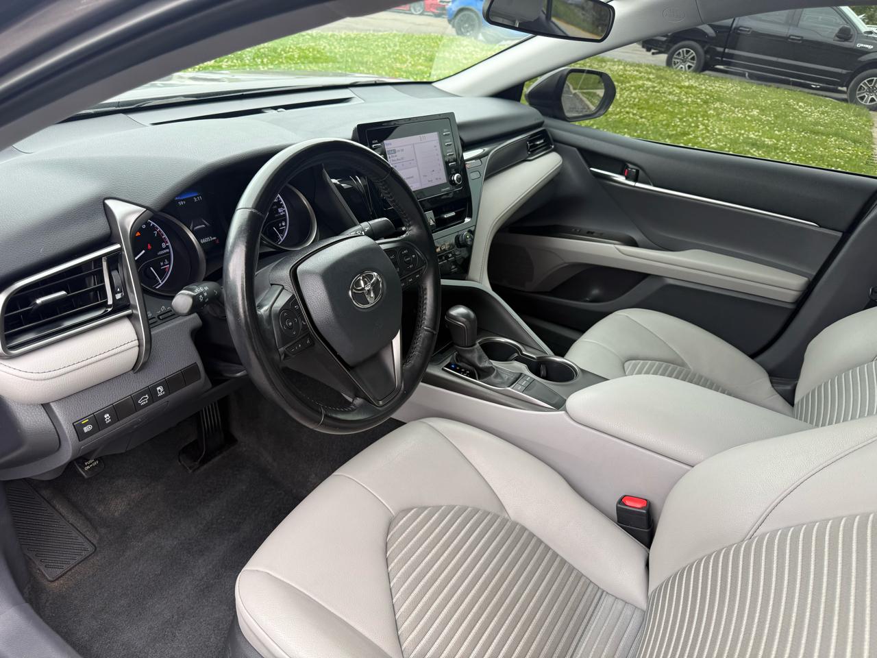 Toyota Camry SE 2022