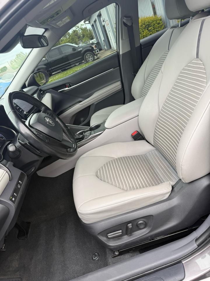 Toyota Camry SE 2022