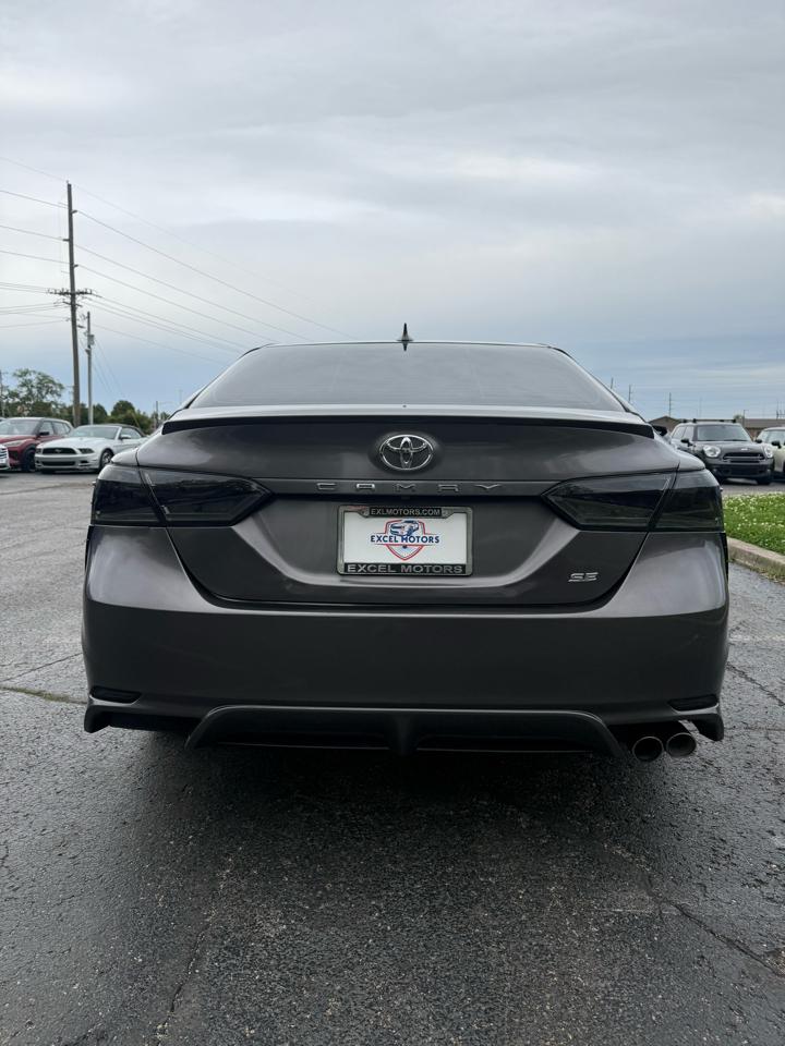 Toyota Camry SE 2022