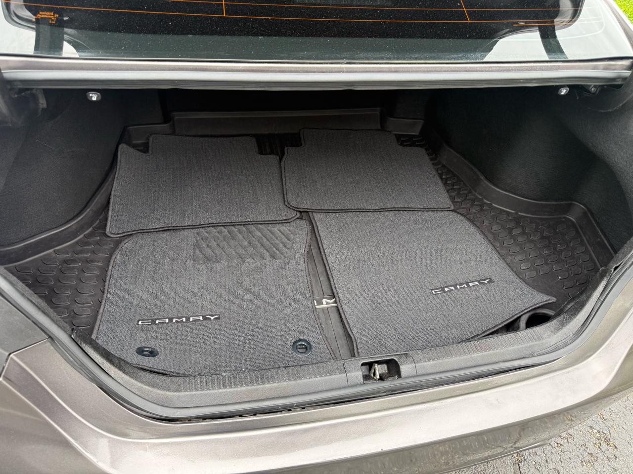Toyota Camry SE 2022