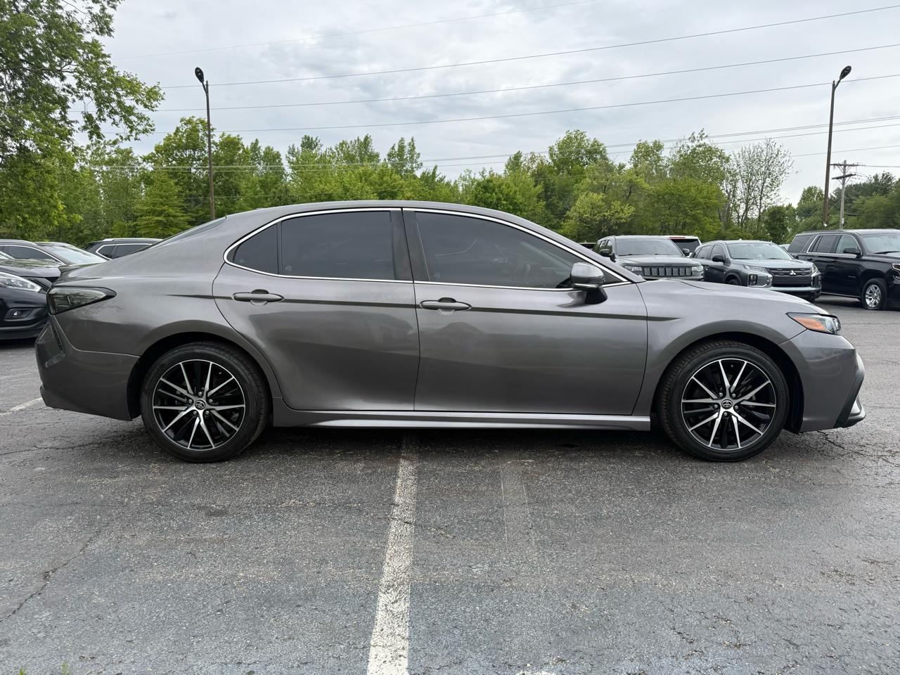 Toyota Camry SE 2022