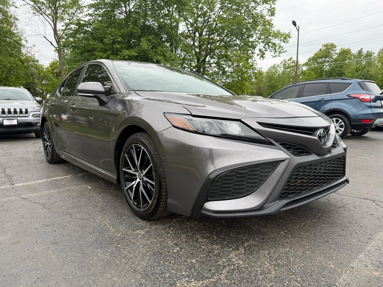 Toyota Camry SE 2022