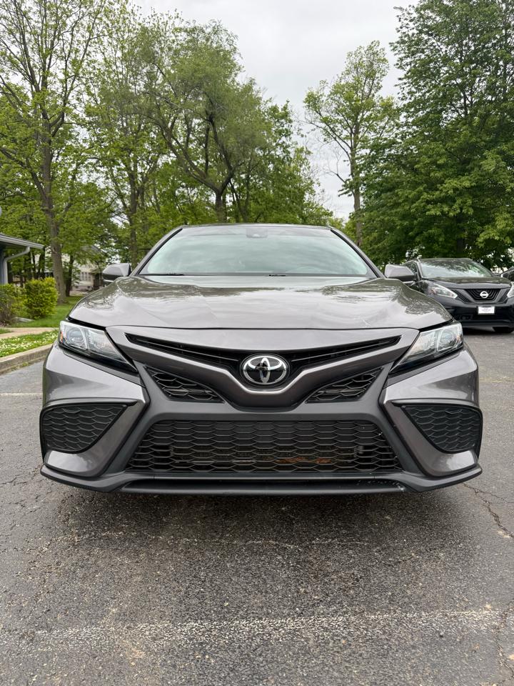 Toyota Camry SE 2022
