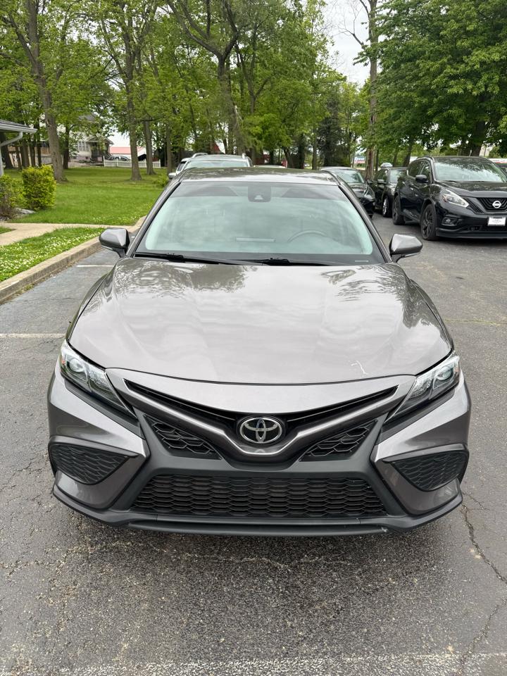 Toyota Camry SE 2022