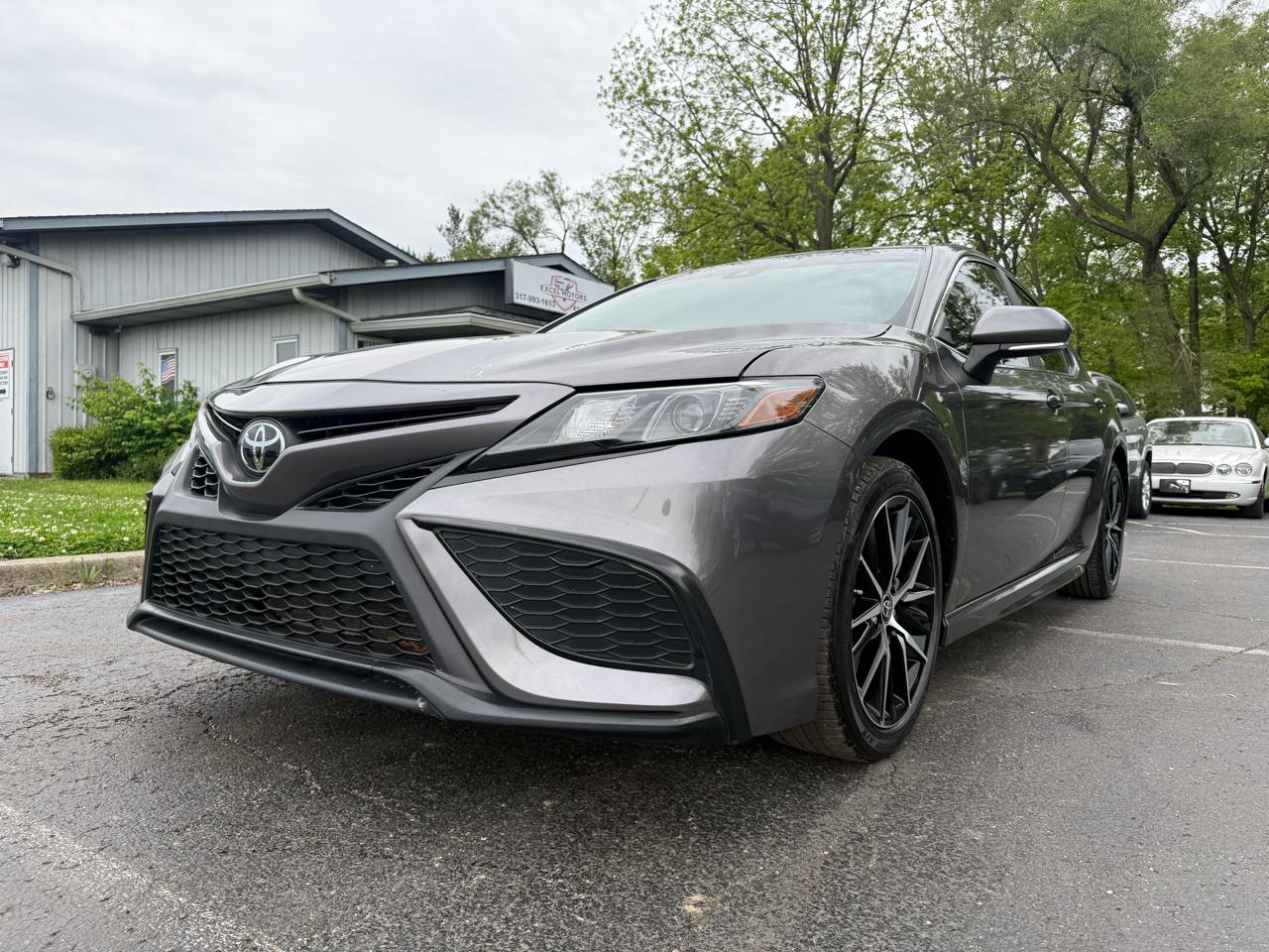 Toyota Camry SE 2022