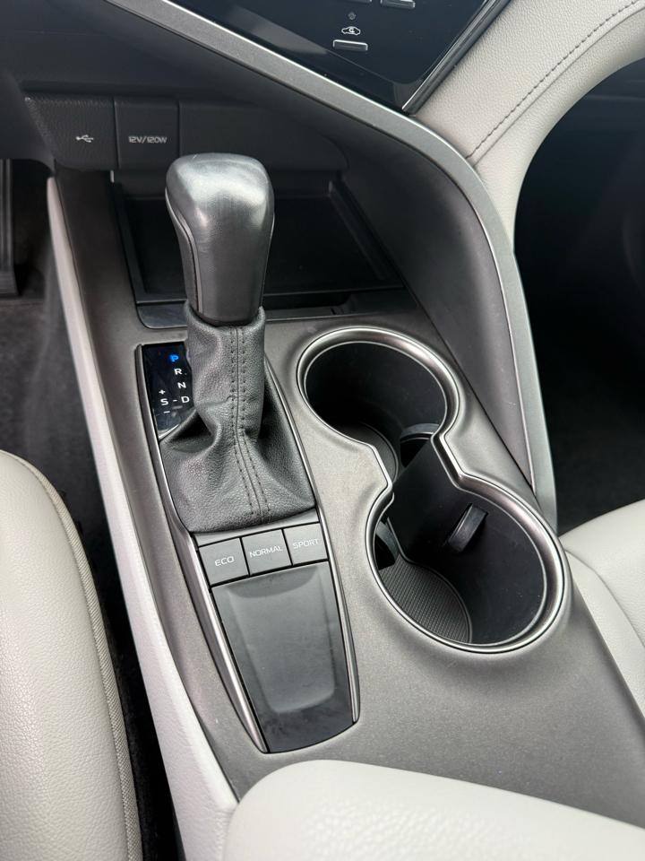 Toyota Camry SE 2022
