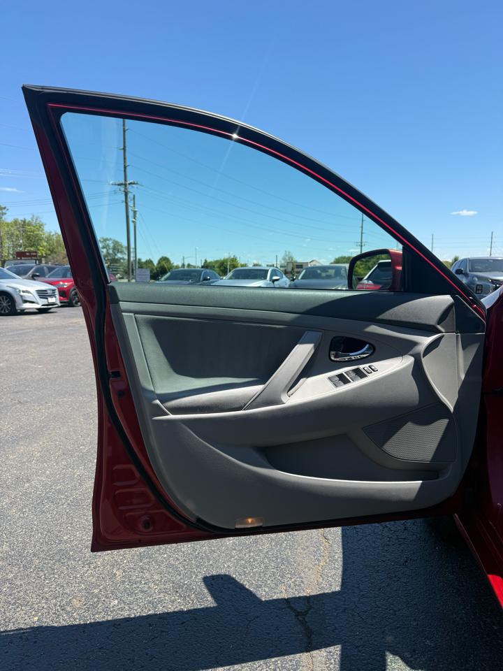 Toyota Camry Base 6-Spd AT 2011