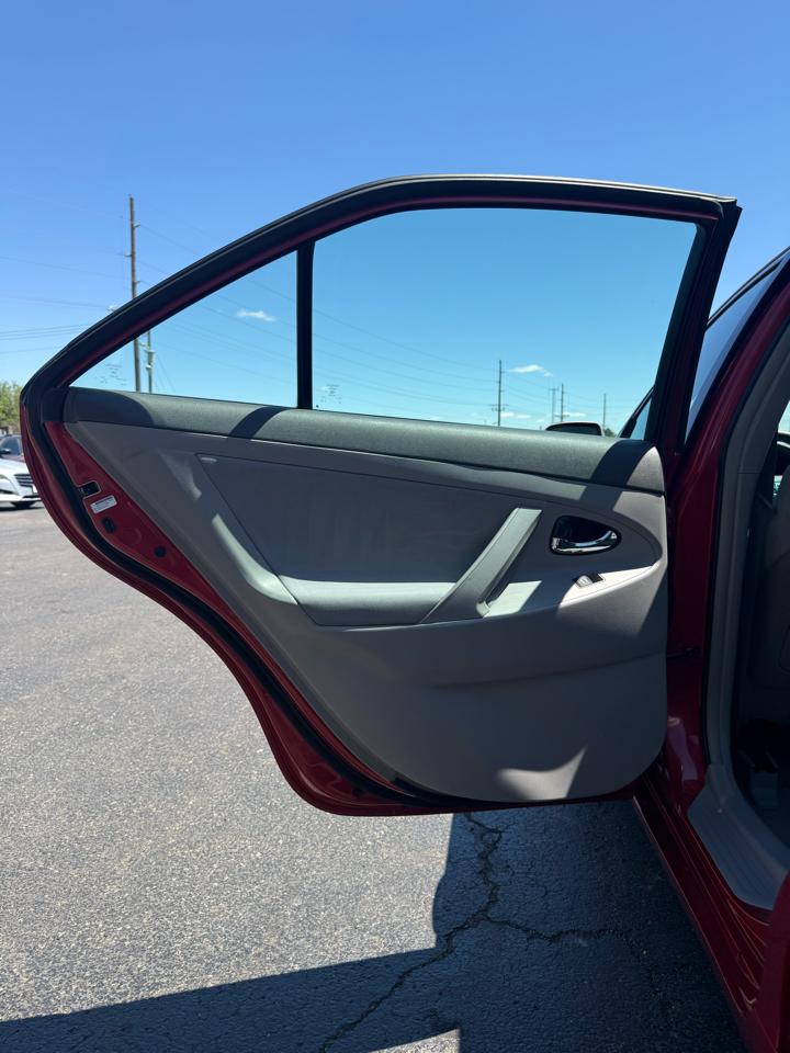 Toyota Camry Base 6-Spd AT 2011