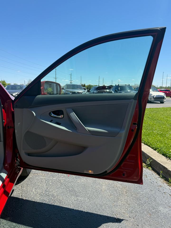 Toyota Camry Base 6-Spd AT 2011