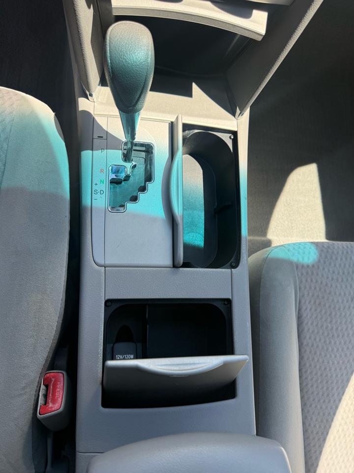 Toyota Camry Base 6-Spd AT 2011