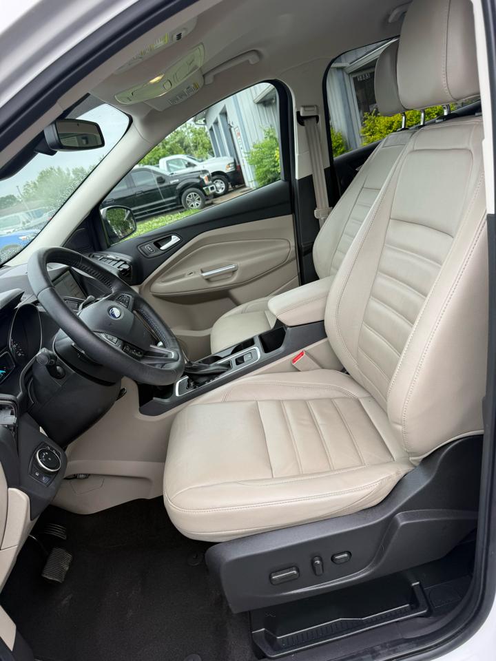 Ford Escape Titanium 4WD 2017