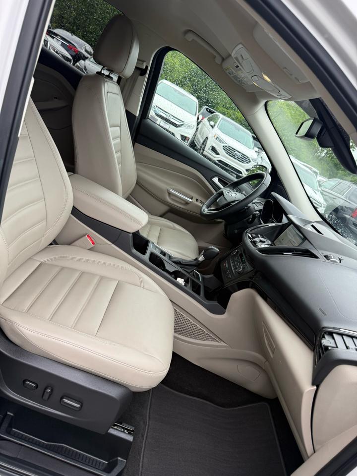 Ford Escape Titanium 4WD 2017