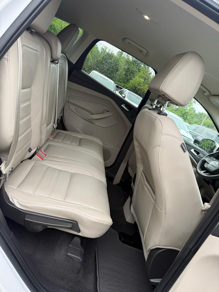 Ford Escape Titanium 4WD 2017