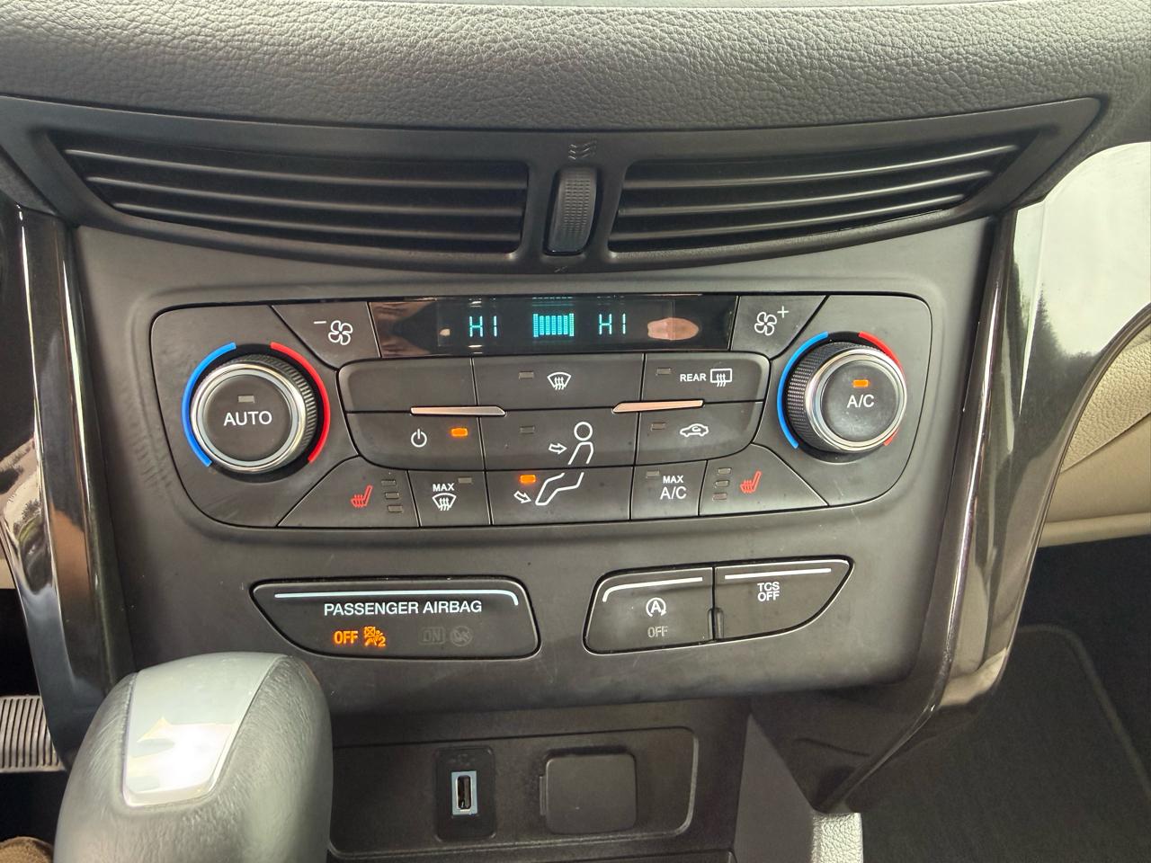 Ford Escape Titanium 4WD 2017