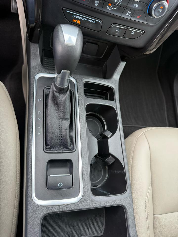 Ford Escape Titanium 4WD 2017