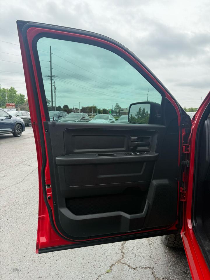 RAM 1500 Tradesman Quad Cab 4WD 2017