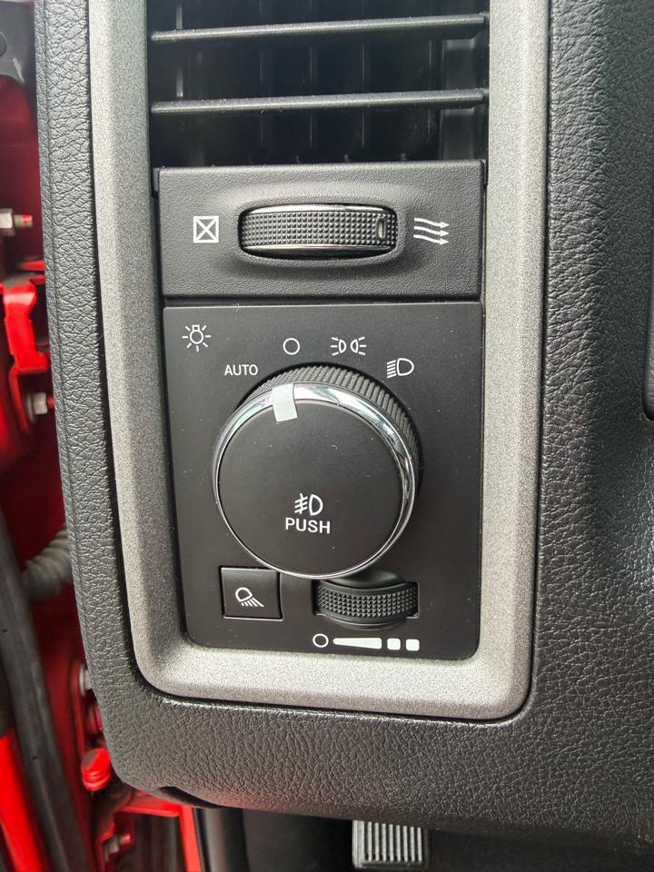 RAM 1500 Tradesman Quad Cab 4WD 2017