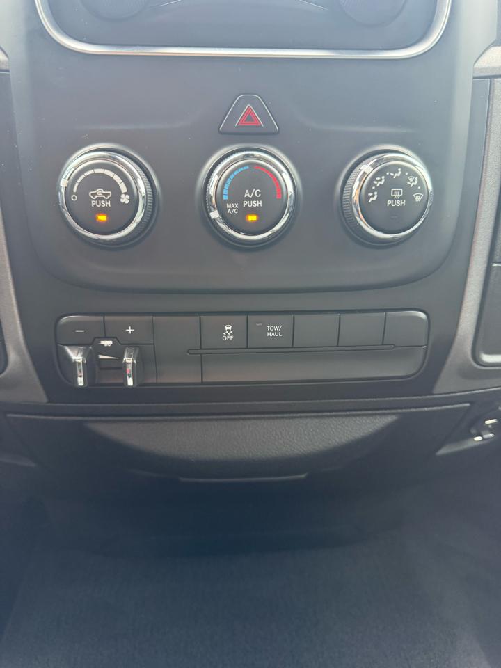 RAM 1500 Tradesman Quad Cab 4WD 2017