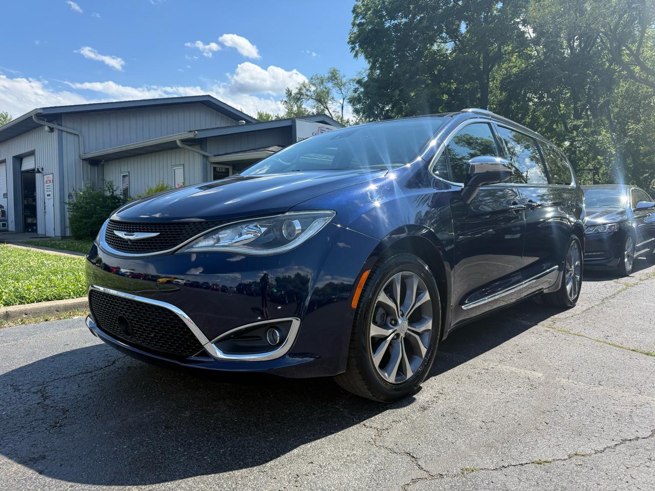 Chrysler Pacifica Limited 2017