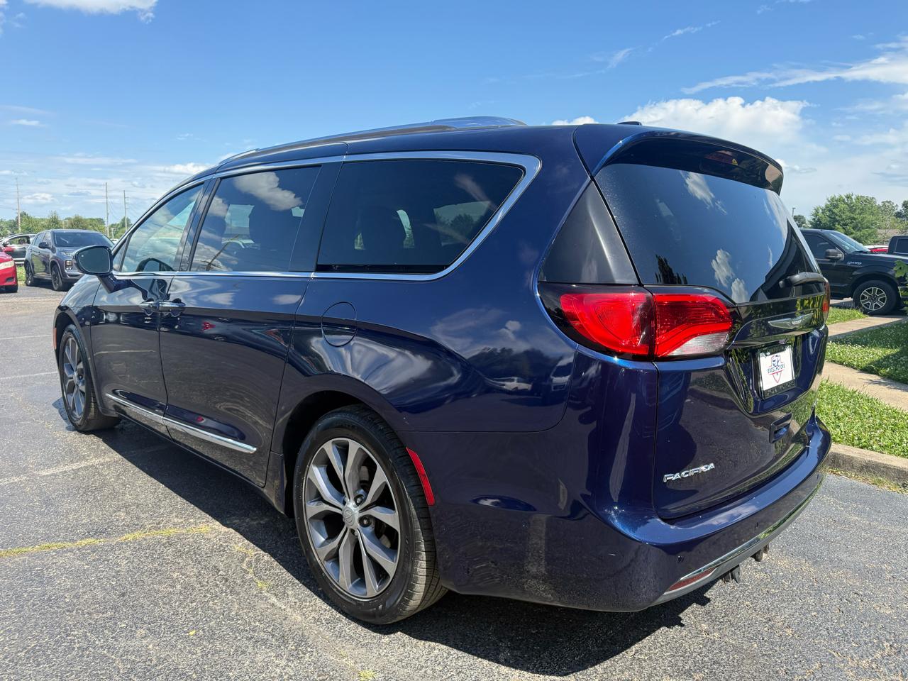Chrysler Pacifica Limited 2017