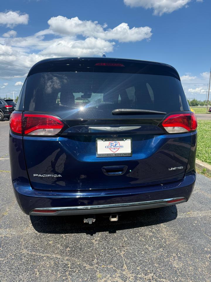 Chrysler Pacifica Limited 2017